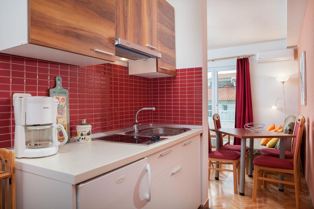 Apartment & Rooms Meri Tučepi エクステリア 写真